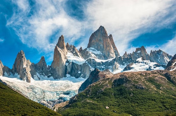 Monte Fitz Roy ao amanhecer com céu azul